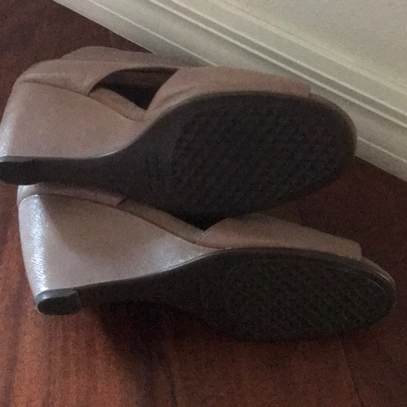 Women’s bootie shoes camel color leather with 3inch heel - Picture 4 of 4